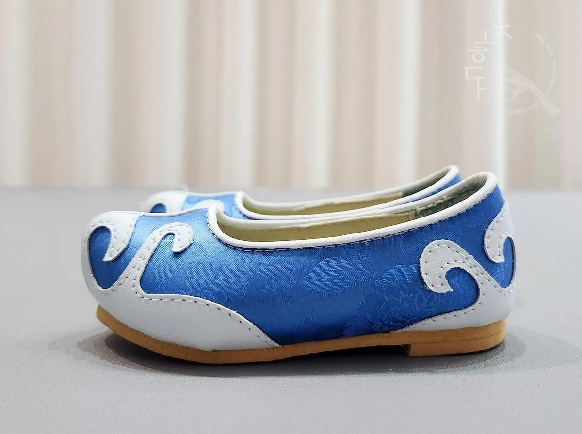 Traditional Baby Boy Hanbok Shoes in Blue & White