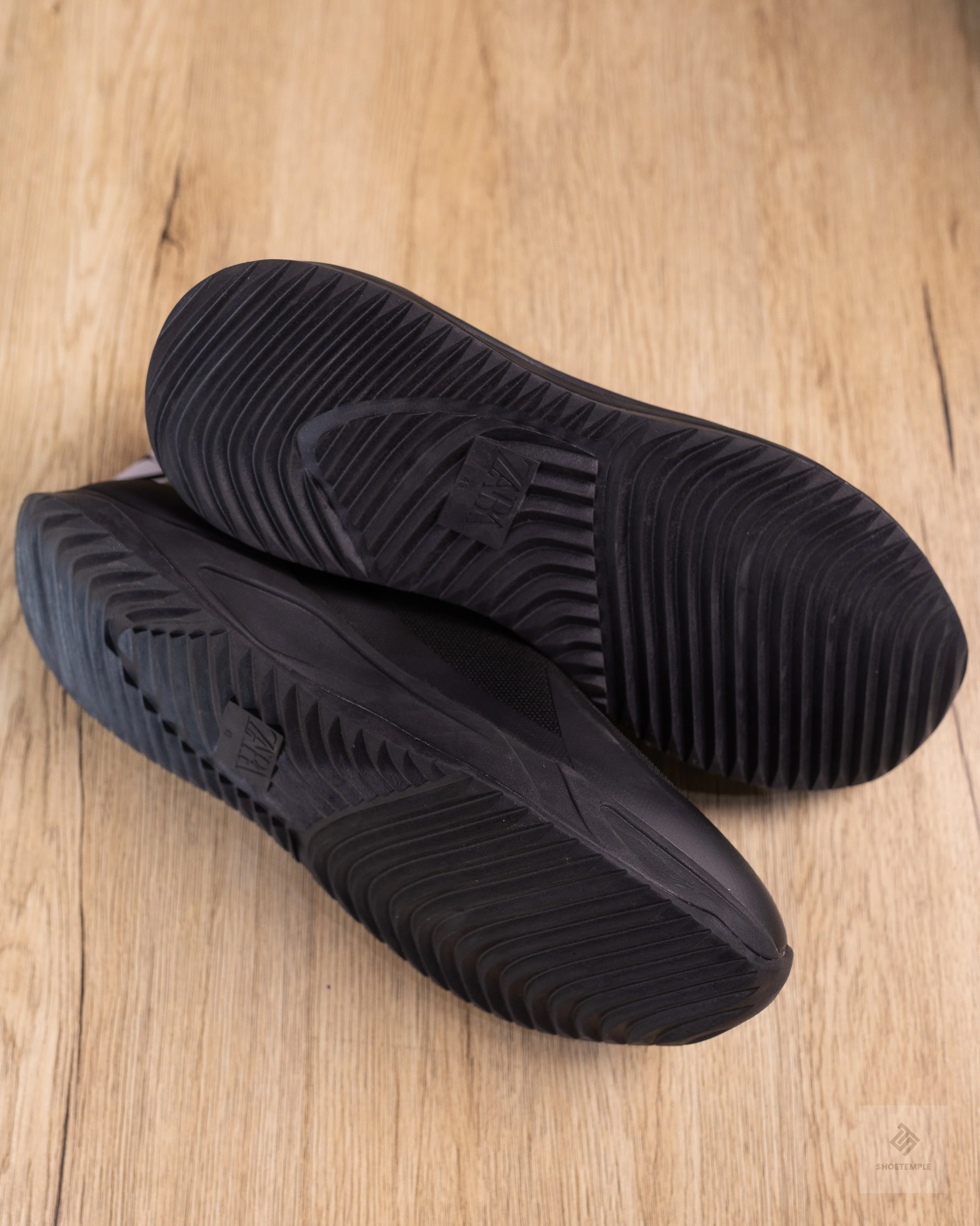 Zara All Black Sneaker